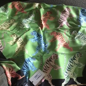 Gucci tigers print silk scarf